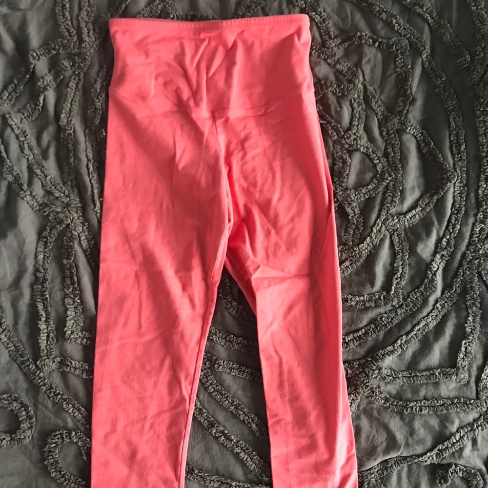 2 Yummie Tummie cropped sculpting leggings